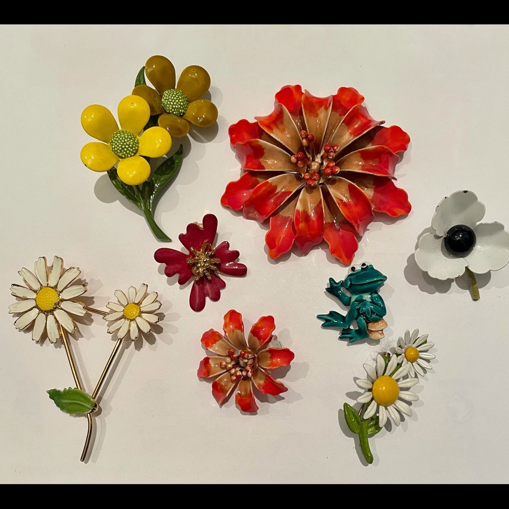 *SOLD**Vintage Lot of Enamel Brooches Pins!